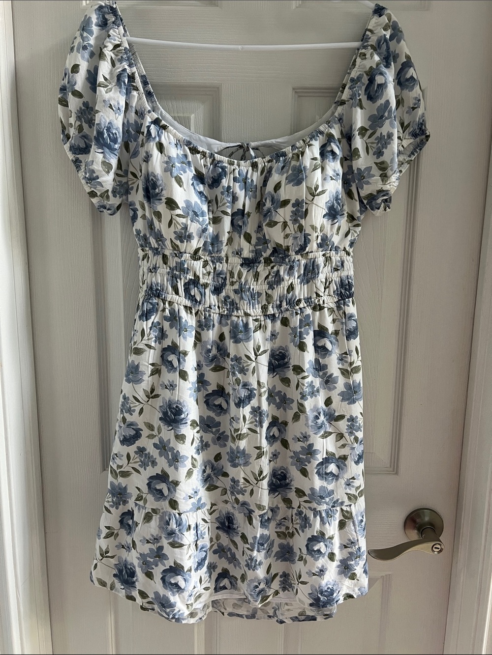 NWT! Hollister White w Blue Flowers mini dress w pockets!